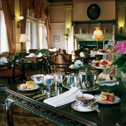 High Tea in de Fairmont Empress, 'Typically British'!